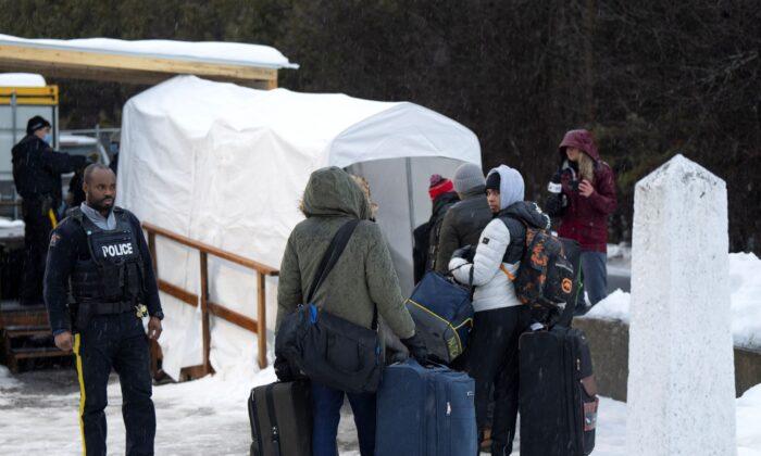 Ottawa Has Spent $769M on Hotels, Meals for Refugees and Illegal Immigrants in 2023