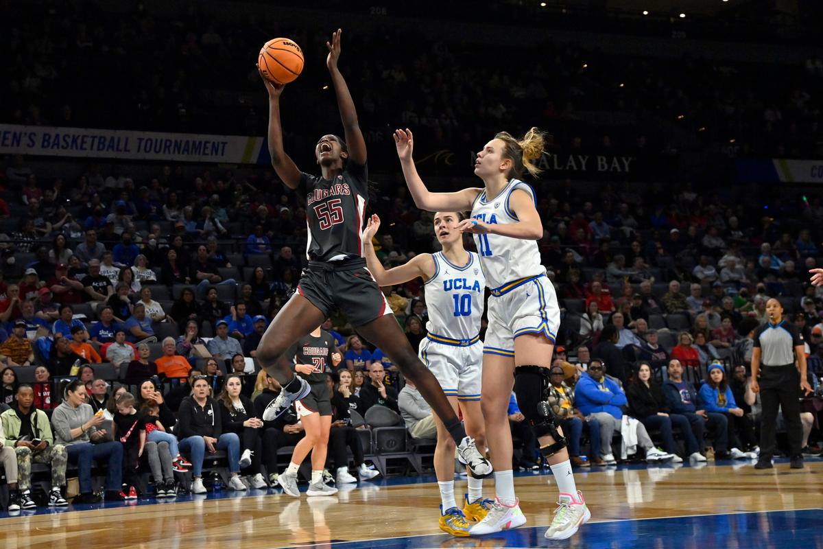 Washington State Tops No. 19 UCLA 65–61 for Pac-12 Title
