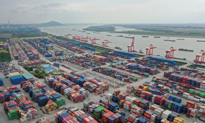 Empty Shipping Containers Pile Up in Chinese Ports as China’s Exports Continue to Decline