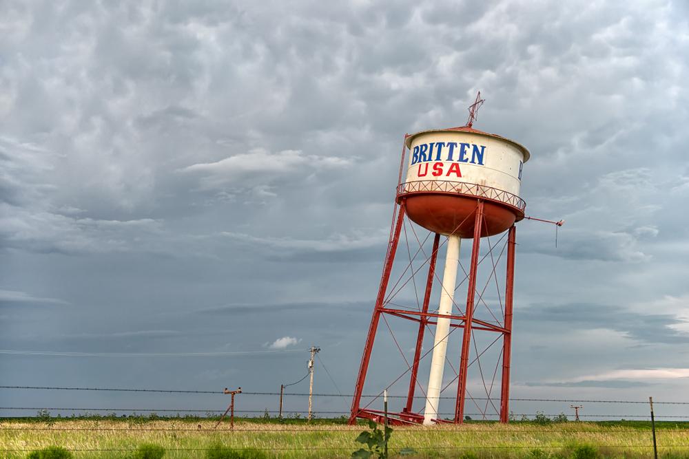 The Leaning Water Tower of Texas is one of thousands of quirky sights awaiting along Route 66. (Ingo70/Shutterstock)