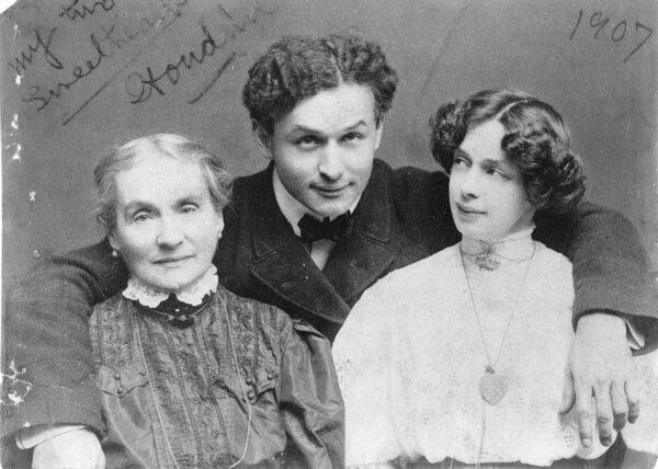 Harry Houdini was devoted to his mother (L) and his wife Bess.  (Public Domain)