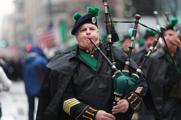 A police band marches in the St. Patrick's Day Parade down Fifth Ave. on March 17, 2022 in New York City. (Spencer Platt/Getty Images)