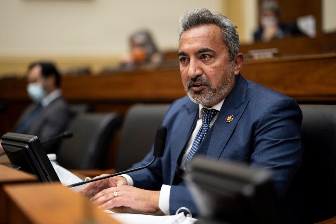 Lawmakers and Scientists Call for More Answers After House Hearing on COVID Origin