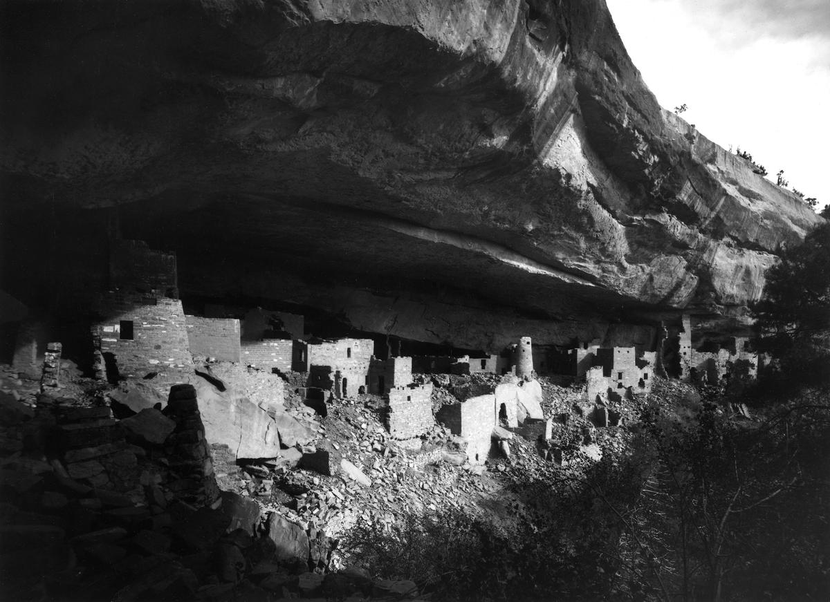 Cliff Palace in Mesa Verde in southwestern Colorado. Photographed by Gustaf Nordenskiöld in 1891. (<a href="https://en.wikipedia.org/wiki/File:Mesa_Verde_-_Cliff_Palace_in_1891.jpg">Public Domain</a>)