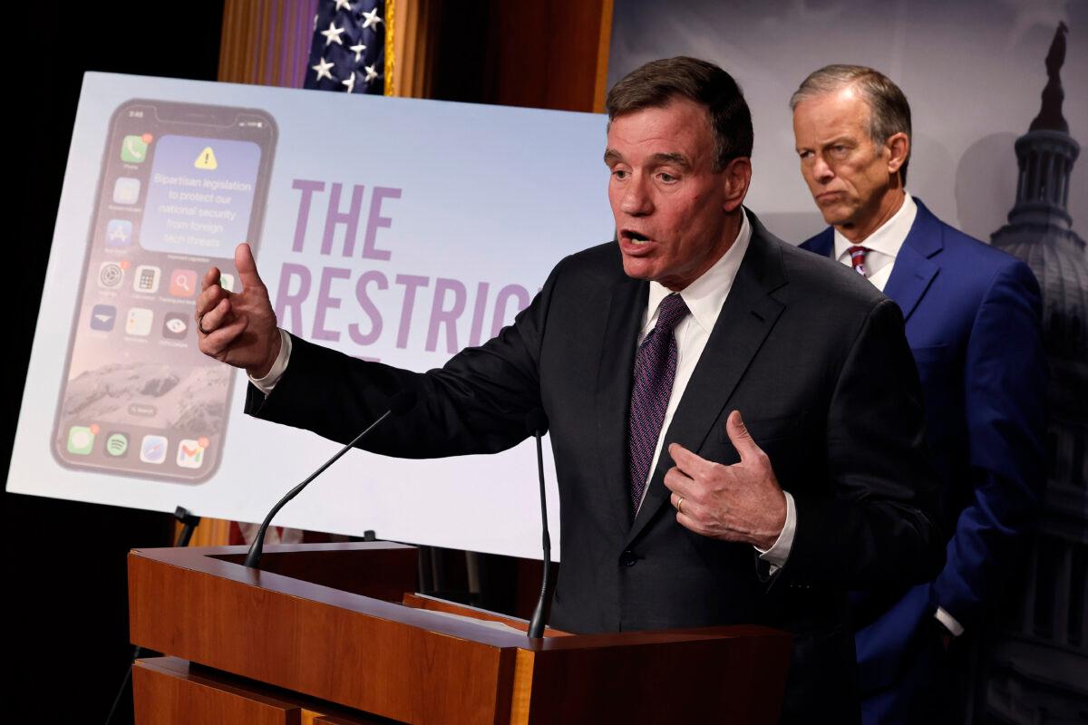 Senate Select Committee on Intelligence Chairman Mark Warner (D-Va.) (L) is joined by Senate Minority Whip John Thune (R-S.D.) to introduce the Restrict Act at the U.S. Capitol in Washington on March 7, 2023. (Chip Somodevilla/Getty Images)