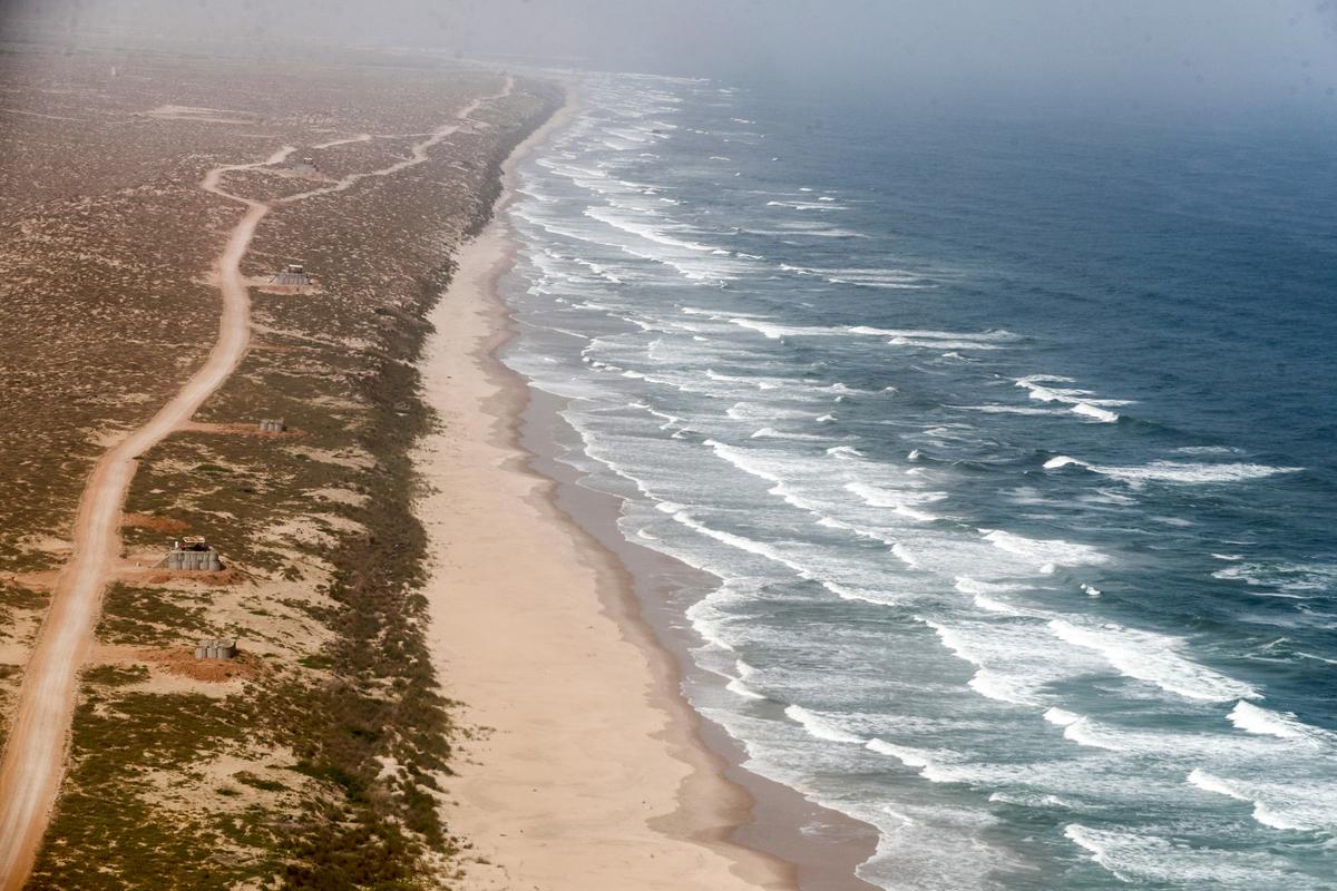 Officials: 14 Women, Children Drowned in Shipwreck Off Yemen