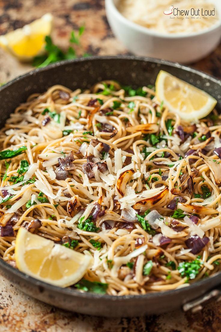Less than 10 basic ingredients go into spaghetti aglio e olio. (Courtesy of Amy Dong)