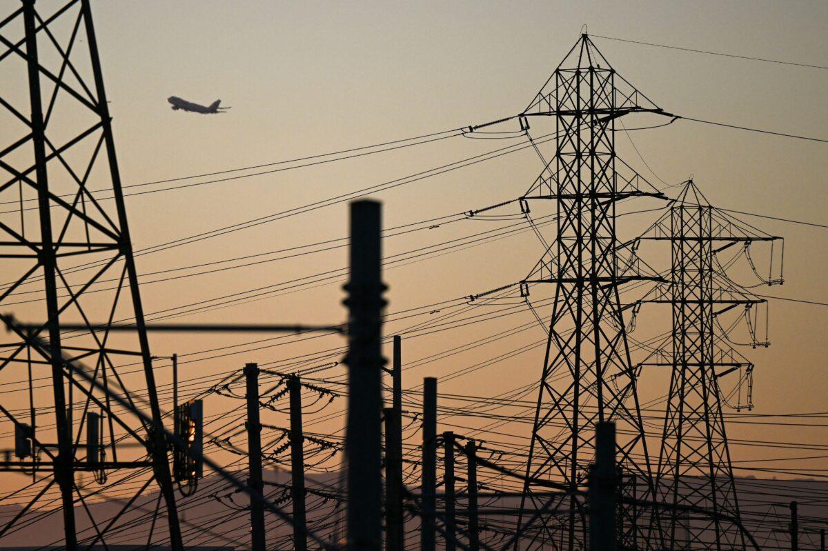 California Independent System Operator announced a statewide electricity Flex Alert urging conservation to avoid blackouts in El Segundo, California on Aug. 31, 2022. (Patrick T. Fallon/AFP via Getty Images)