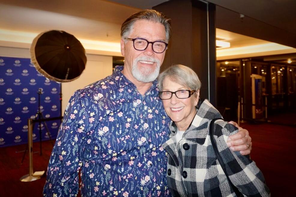 Shen Yun Performing Arts Inspires Professor to Do More to Help Those in Need