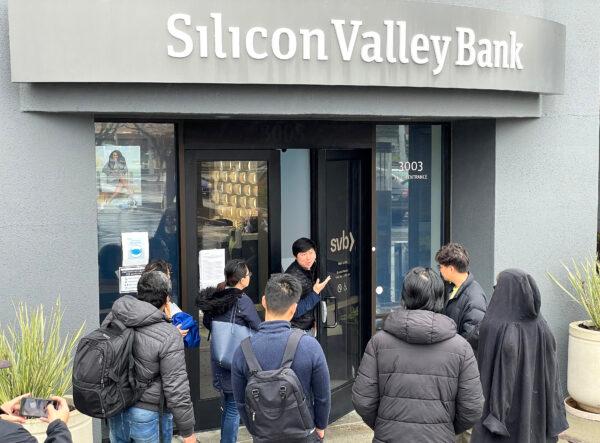 A worker (C) tells people that the Silicon Valley Bank (SVB) headquarters is closed in Santa Clara, Calif., on March 10, 2023. (Justin Sullivan/Getty Images)