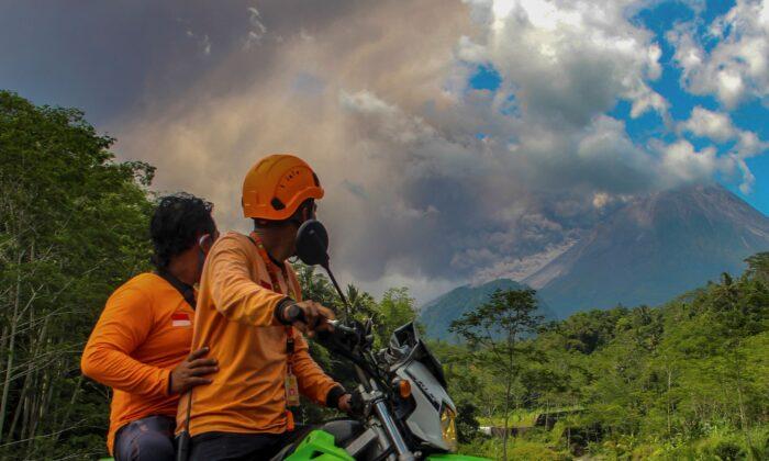 Indonesia’s Merapi Volcano Spews Hot Clouds in New Eruption
