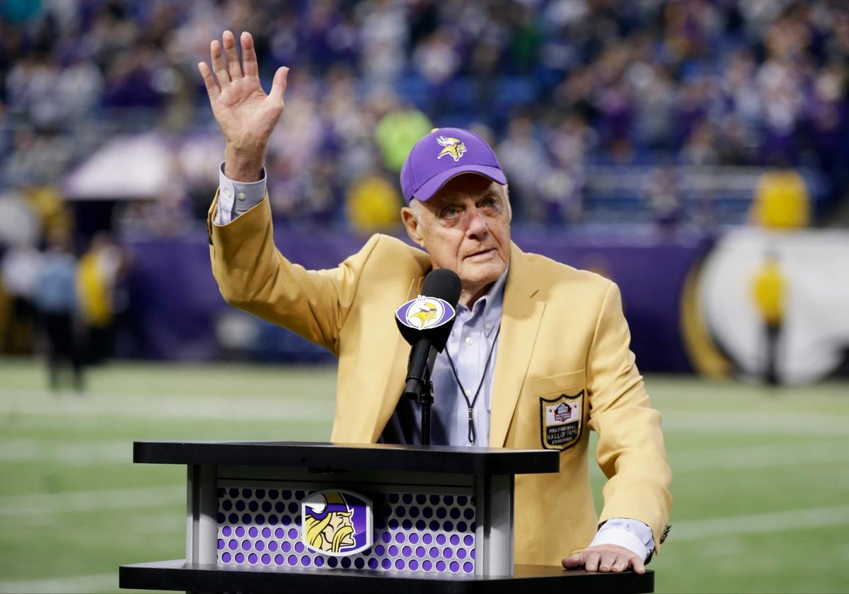 Bud Grant, Stoic Coach of Powerful Vikings Teams, Dies at 95