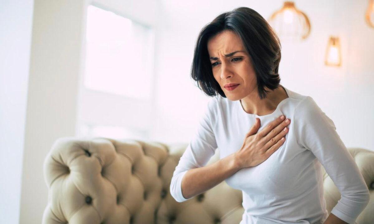Chest pain and tight chest are the most common symptoms of long COVID. (Shutterstock)