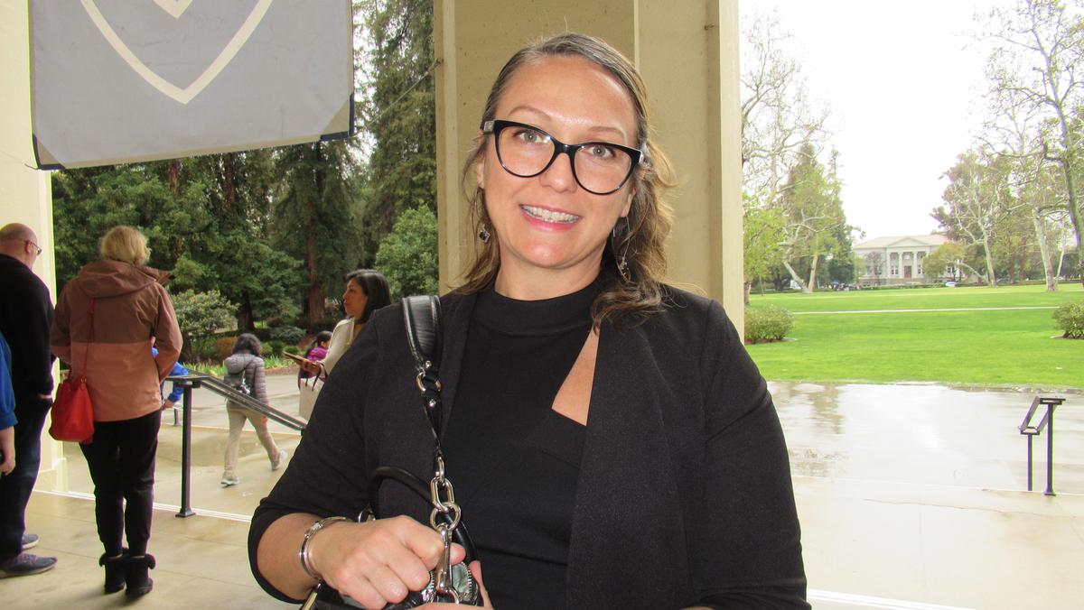 Director of Research Wants to Support Shen Yun Any Way She Can