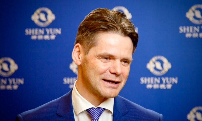 Investment CEO Inspired by Depth of Culture in Shen Yun