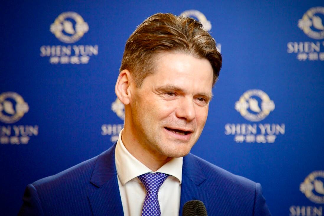 Investment CEO Inspired by Depth of Culture in Shen Yun