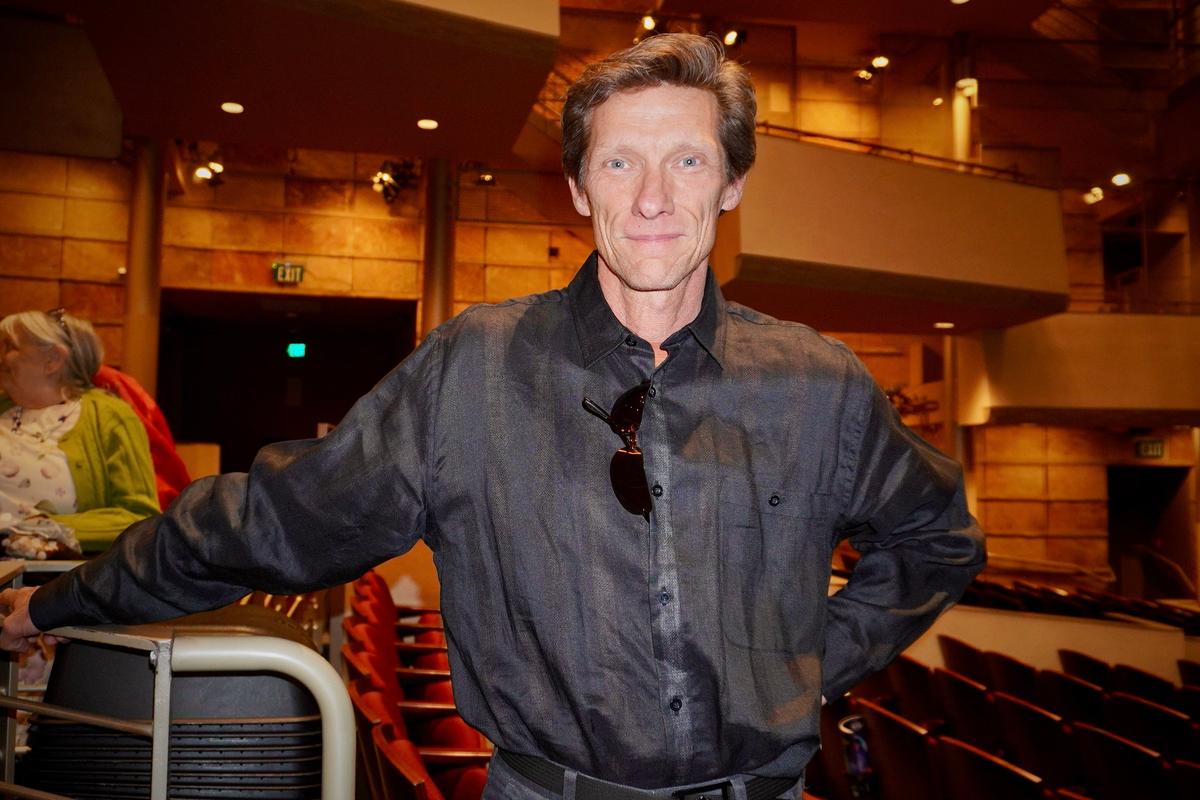 Theater Owner Compliments Shen Yun