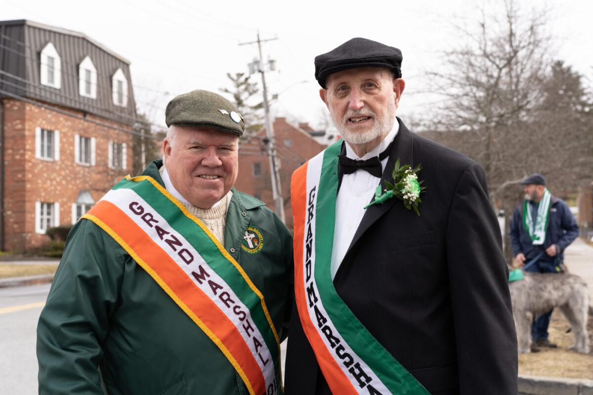 Thomas McCarthy (R) and past grand marshall Bill Boss at Mid-Hudson St. Patrick's Parade in Goshen, N.Y., on March 12, 2023. (Cara Ding/The Epoch Times)