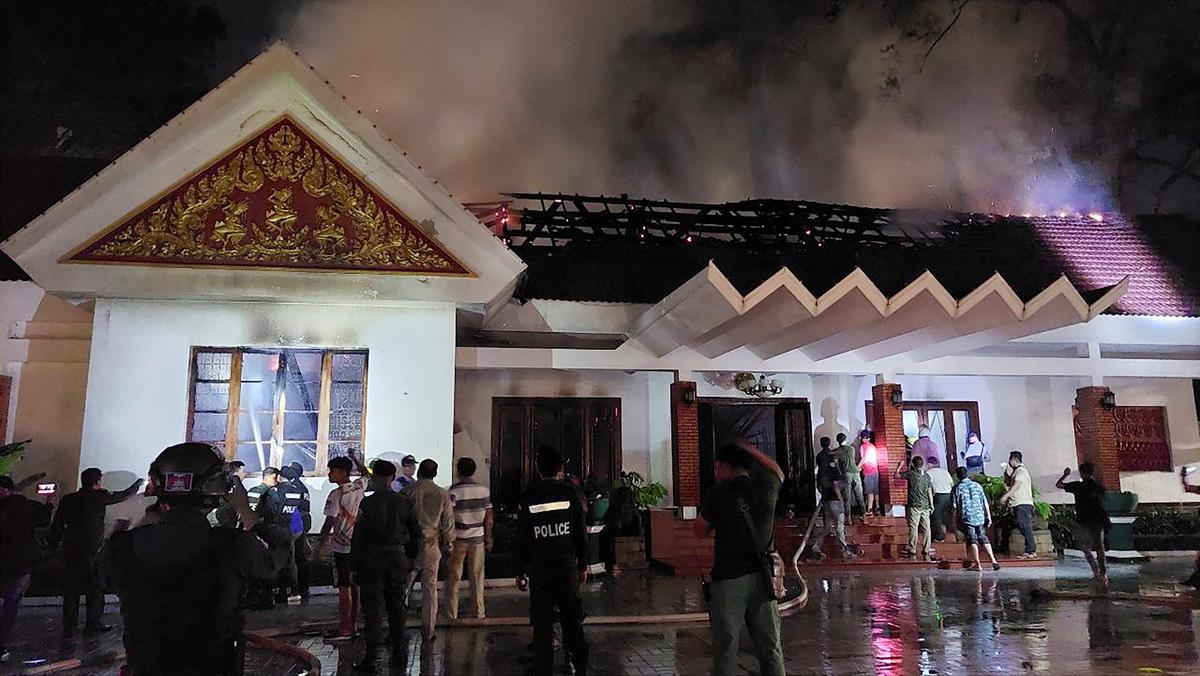 Fire Damages Part of Cambodian King’s Residence Near Temple