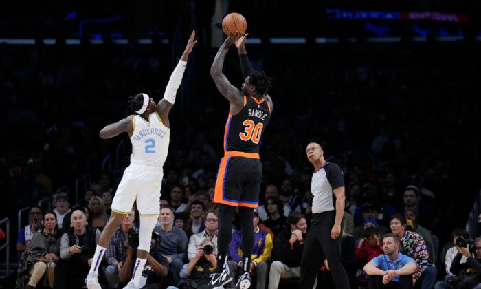 Randle, Knicks Hold Off Lakers 112–108 to Snap 3-game Skid
