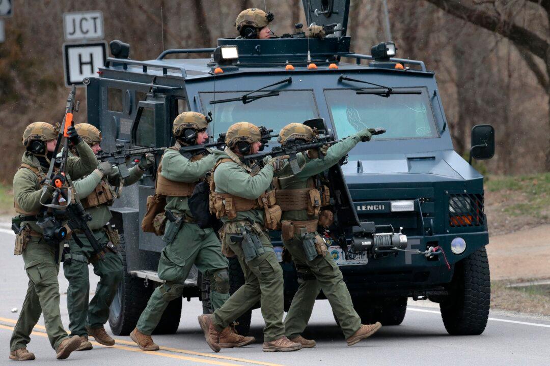 Suspect Caught in Shooting That Left 1 Officer Dead, 1 Hurt