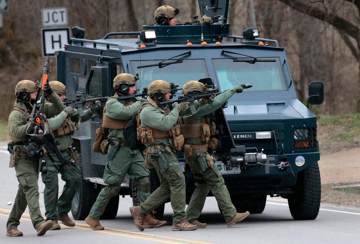 Suspect Caught in Shooting That Left 1 Officer Dead, 1 Hurt