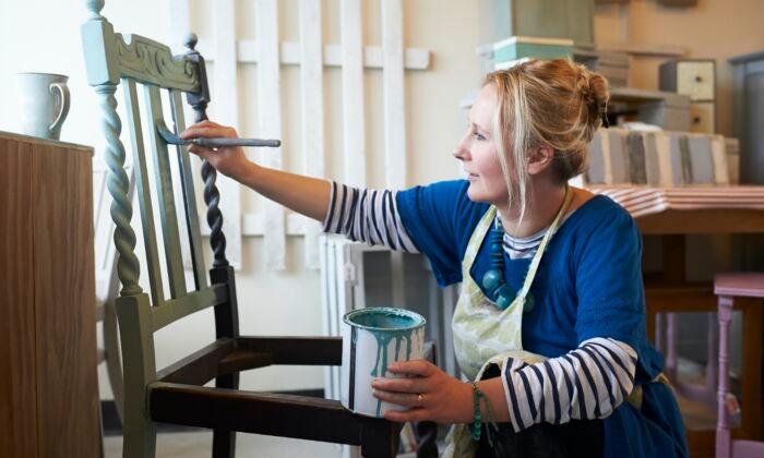 5 Essential Tips to Know Before Painting a Piece of Furniture