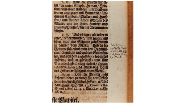 A handwritten note by Bach in his copy of the Calov Bible. The note next to 2 Chronicles 5:13 reads, "In a music of worship, God is always present with his grace." (Public Domain)