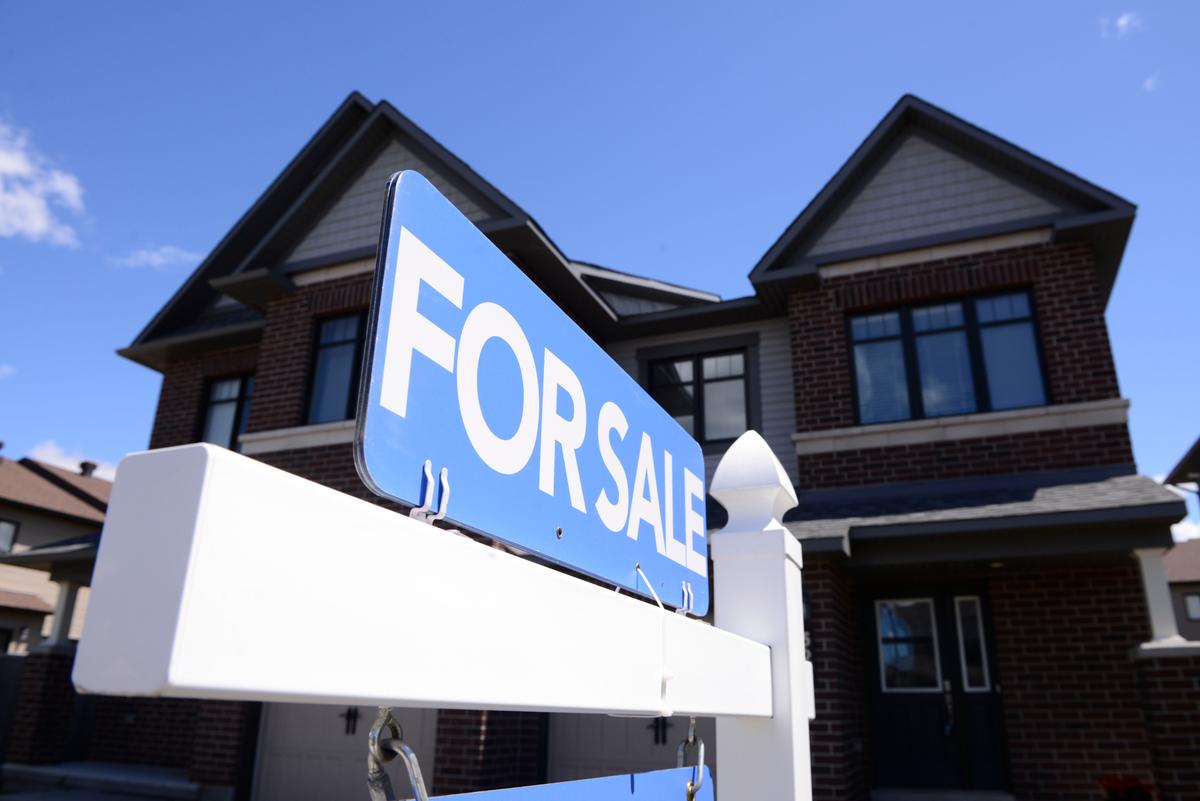 Canadian Home Sales Drop 40 Percent in February Compared With Year Ago