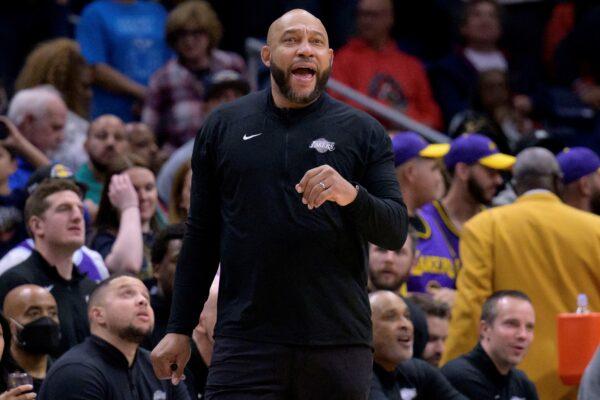 Los Angeles Lakers head coach Darvin Ham calls out during in the first half of an NBA basketball game against the New Orleans Pelicans in New Orleans, on March 14, 2023. (Matthew Hinton/AP Photo)