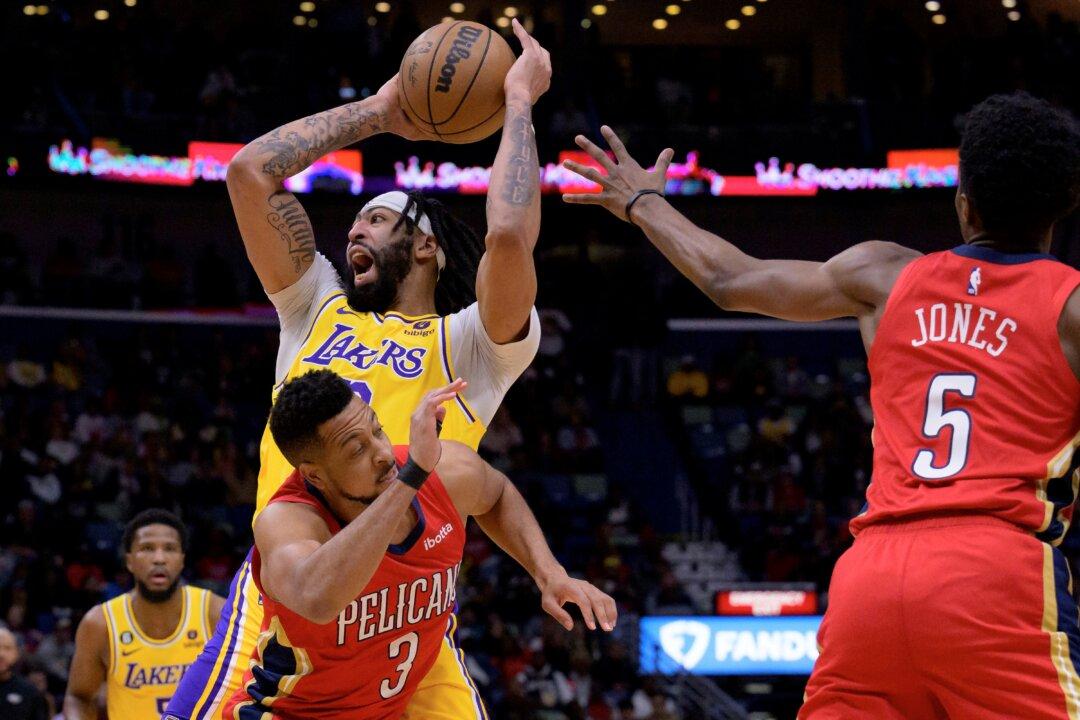 Davis, Lakers Lead by 35 at Half, Beat Pelicans 123–108