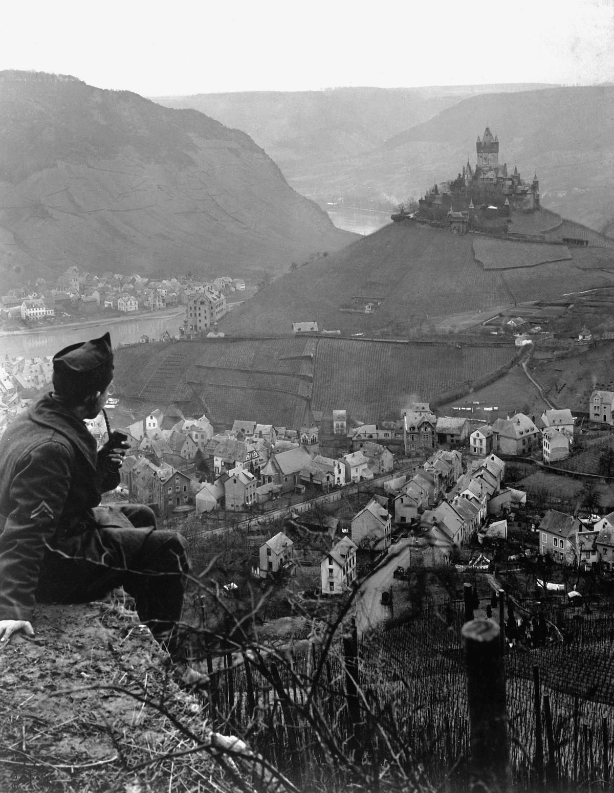 A view of Cochem on Jan. 9, 1919, taken by the photo unit of the Fourth U.S. Army Corps, which had its headquarters at Cochem on the Moselle River. (<a href="https://commons.wikimedia.org/wiki/File:View_of_Cochem_(Mosel),_Germany,_on_9_January_1919_(86698479).jpg">Public Domain</a>)