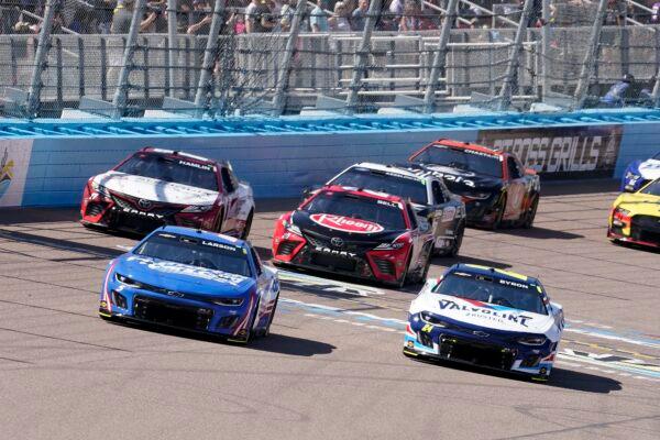 Kyle Larson (L) and William Byron (R) lead after the first lap during the NASCAR Cup Series auto race at Phoenix Raceway in Avondale, Ariz., on March 12, 2023. (Darryl Webb/AP Photo)