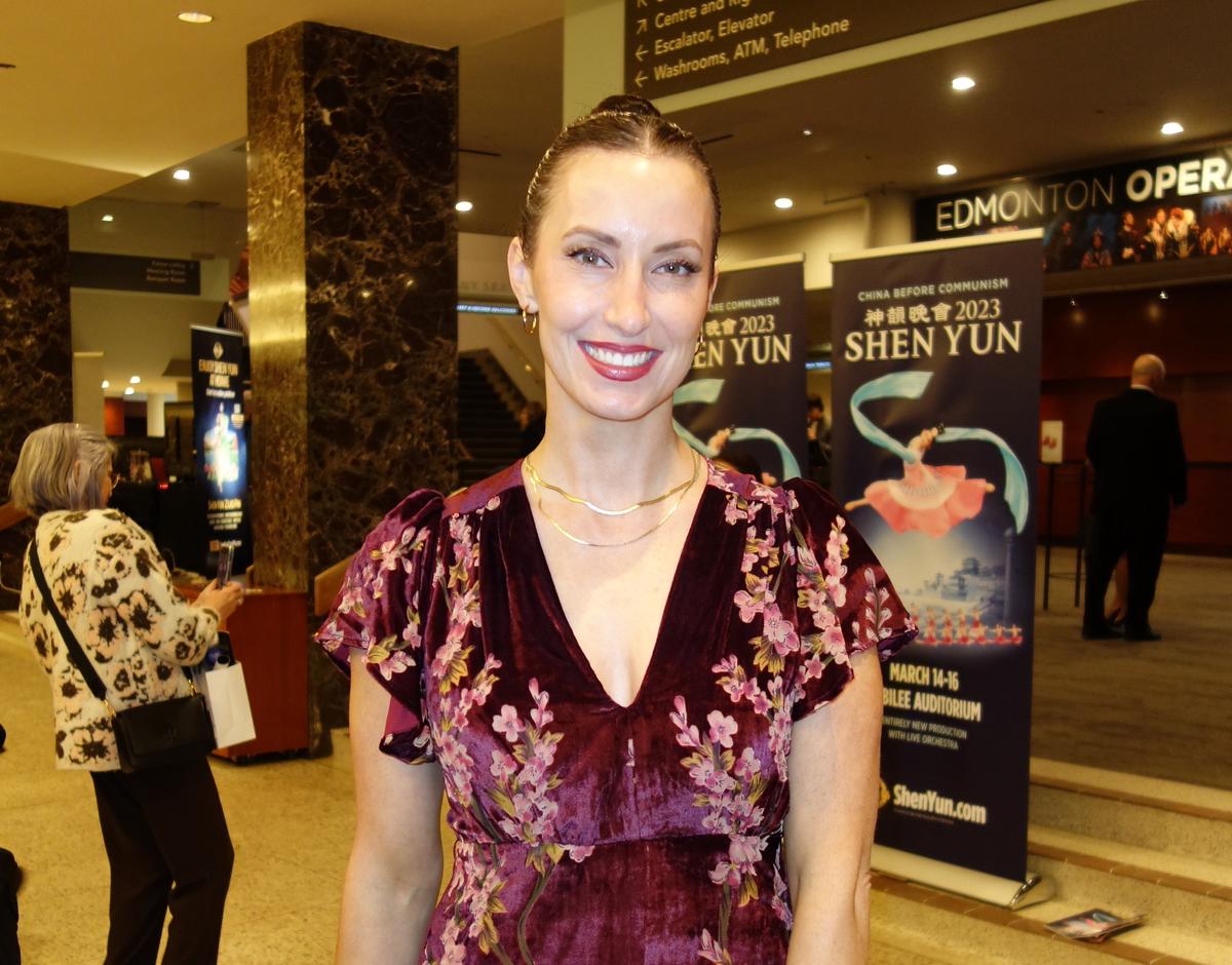 Former Dancer and Dance Teacher Applaud Shen Yun’s Beautiful Dancing