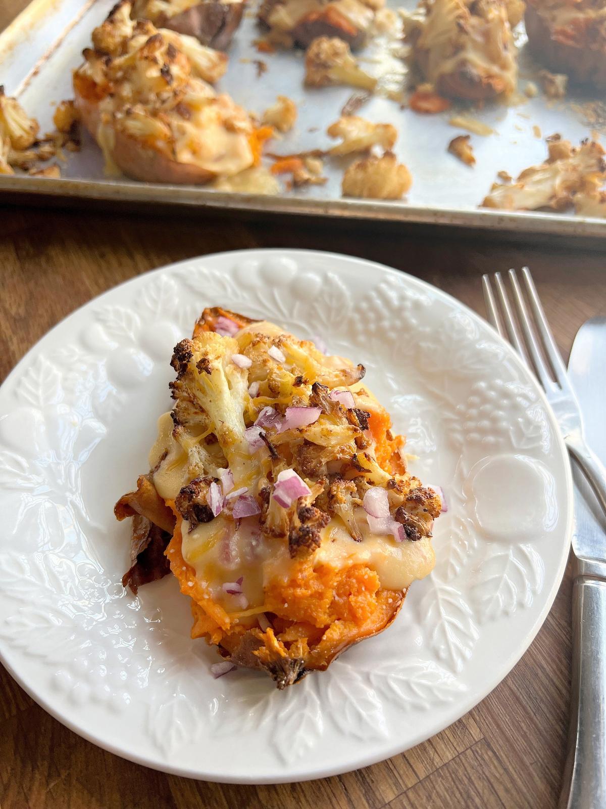 Sweet potatoes stuffed with cheesy, roasted cauliflower make a quick and easy vegetarian dinner. (Gretchen McKay/Pittsburgh Post-Gazette/TNS)