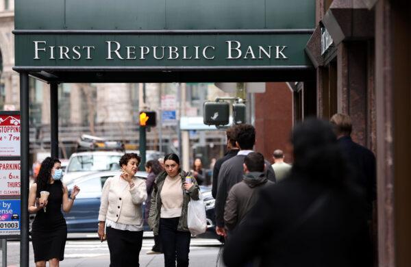 People walk by the First Republic Bank headquarters in San Francisco on March 13, 2023. (Justin Sullivan/Getty Images)