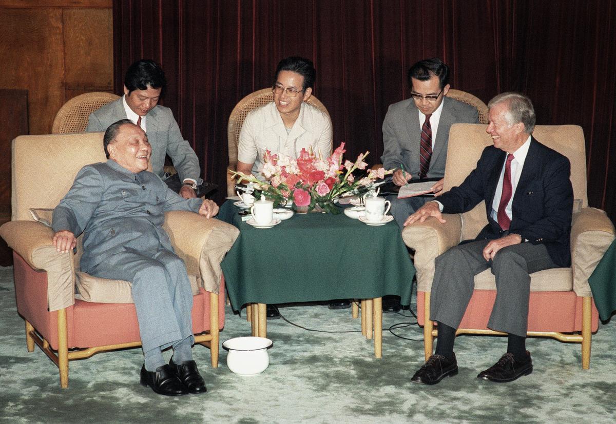 Former US President Jimmy Carter and Chinese leader Deng Xiaoping confer 29 June 1987 in Beijing, after signing an agreement between China and Global 2000. (JOHN GIANNINI/AFP via Getty Images)