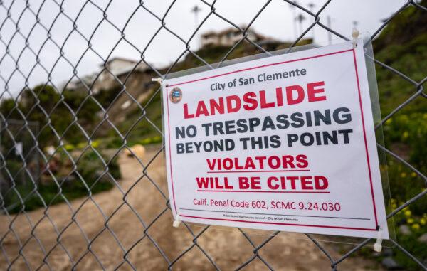 Landslides strike a coastal neighborhood after heavy rains in San Clemente, Calif., on March 16, 2023. (John Fredricks/The Epoch Times)