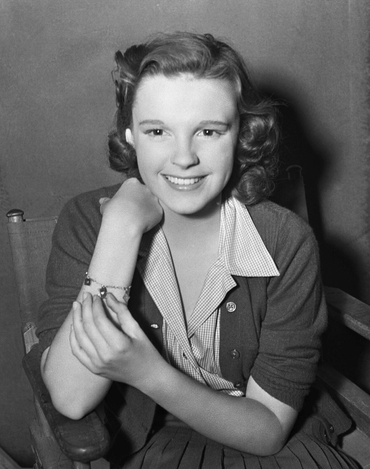 Judy Garland in a behind-the-scenes photo for the film "Listen, Darling." (MovieStillsDB)