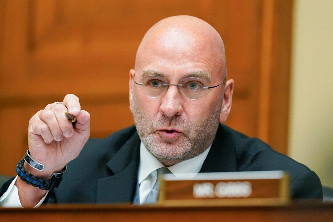 Republicans, Democrats Trade Barbs Over Border Field Hearing