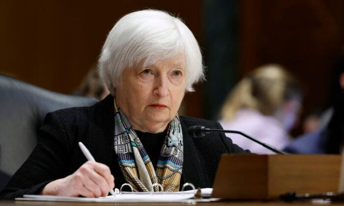 Yellen Warns Next Crisis Could Come From ‘Shadow Banks’ and Regulators Must Act