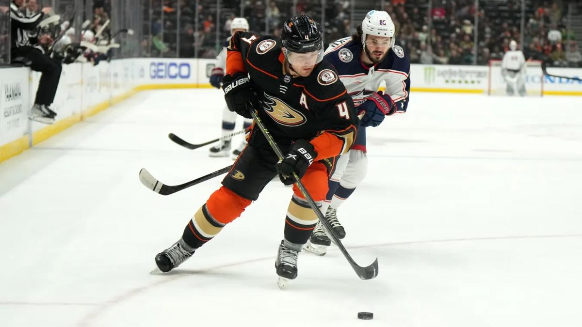 Ducks Score 3 Late Goals to Finish Off Blue Jackets