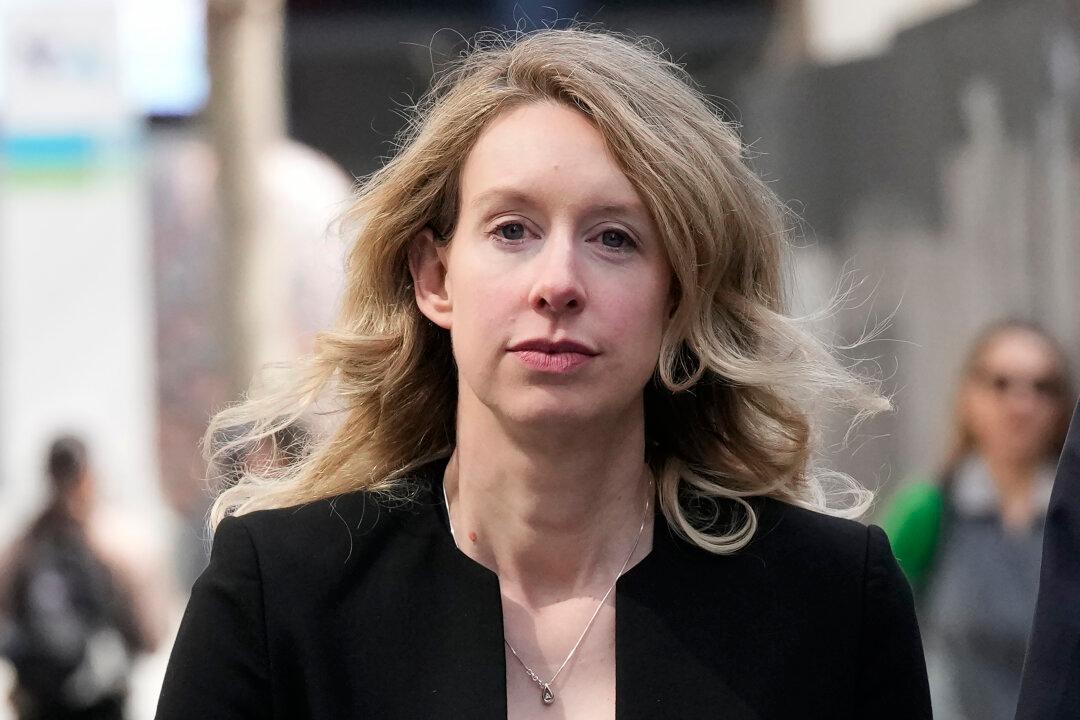 Elizabeth Holmes Returns to Court in Bid to Avoid Prison