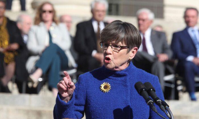 Kansas Lawmakers Pass Bill Defining Woman