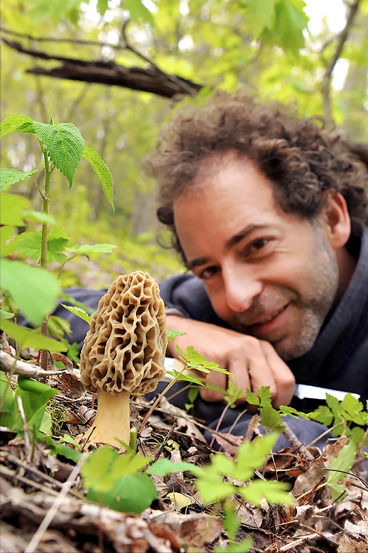 Muskat spots an elusive morel mushroom. (Mike Belleme, Jim Britt)