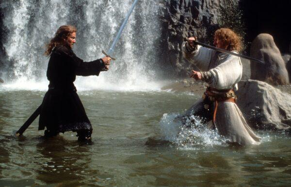 Sir Bowen (Dennis Quaid, L) exchanges swordplay with Prince Einon (David Thewlis) in "Dragonheart." (MovieStillsDB)