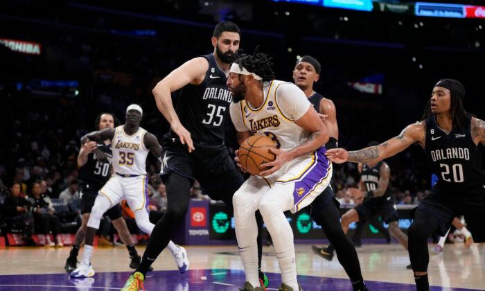 Reaves Gets Career-High 35, Pushes Lakers Past Magic 111–105