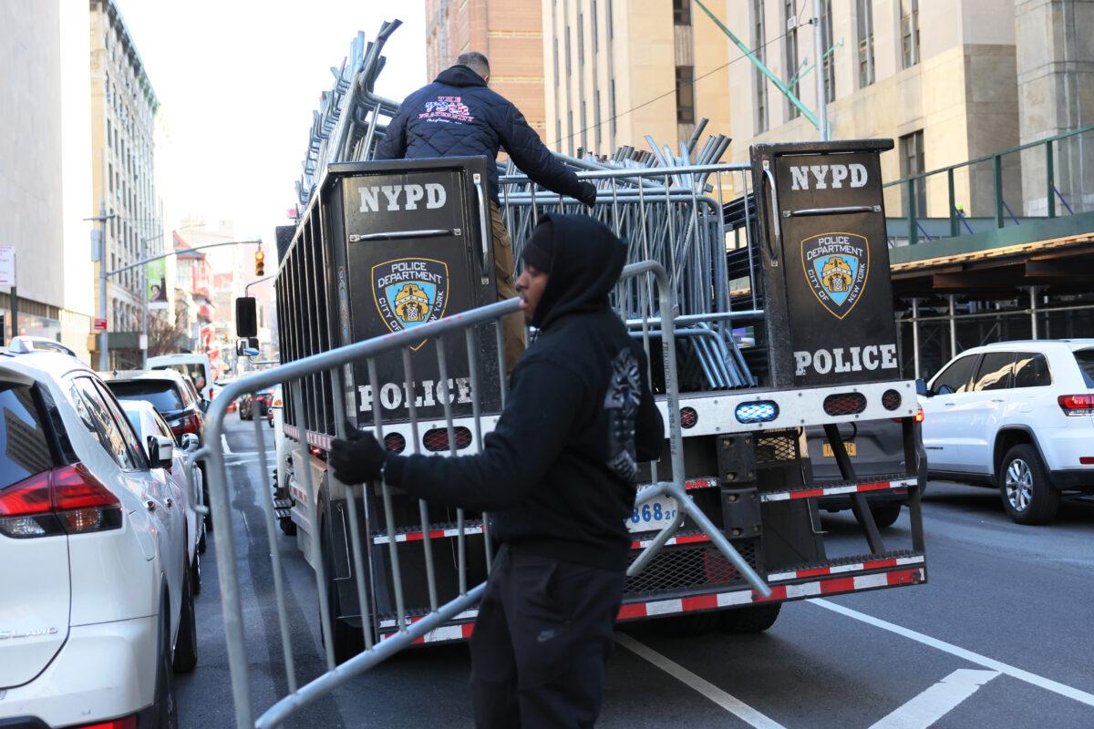 NYPD drops off metal barricades in front of Manhattan Criminal Court in New York on March 20, 2023. (Michael M. Santiago/Getty Images)