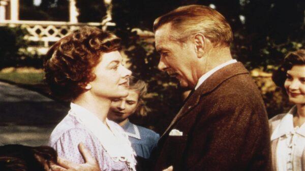 Frank (Clifton Webb, R) and Lillian Gilbreth (Myrna Loy) are the loving parents of 12 kids, in “Cheaper by the Dozen.” (20th Century Fox)