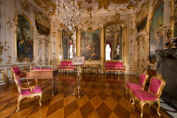 One of the most famous rooms in the pleasure palace: the concert room. It was in this magnificent décor that Frederick the Great played the flute and hosted concerts. The room is intricately decorated in the rocaille style, using the motif of a C-shaped cell. The six wall paintings by Antoine Pesne are framed by rocailles and depict the “metamorphoses” of Ovid. (With permission, © SPSG/Leo Seidel)